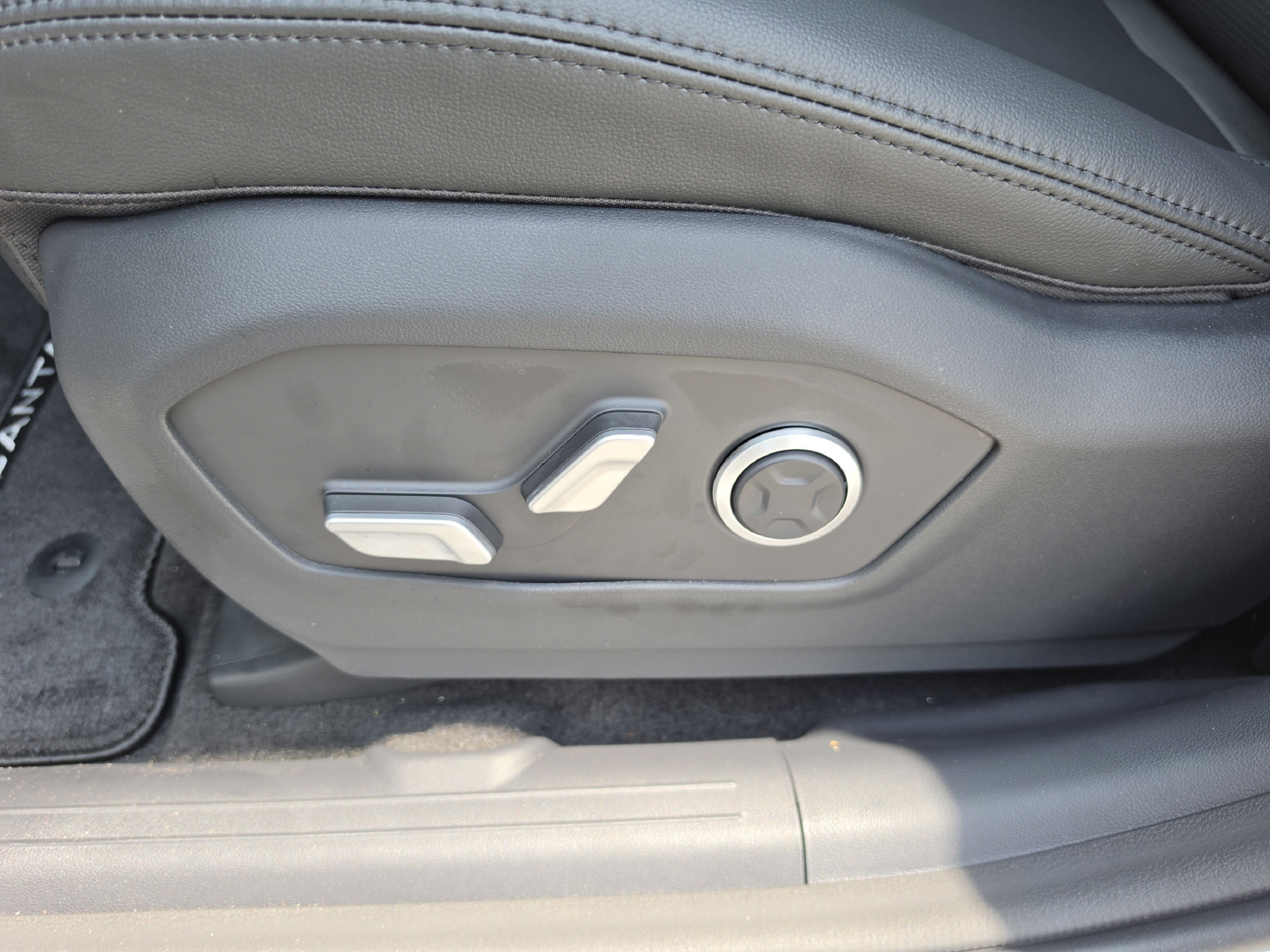 New 2026 Hyundai Santa Fe Limited FWD image 23