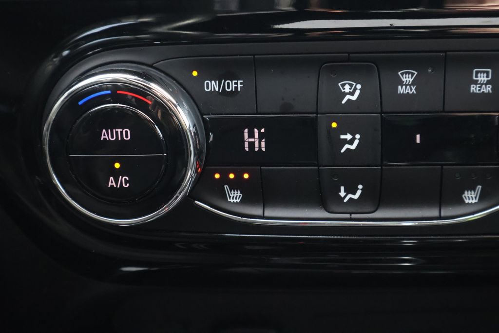 Certified 2024 Chevrolet Trax RS w/ Sunroof Package image 19