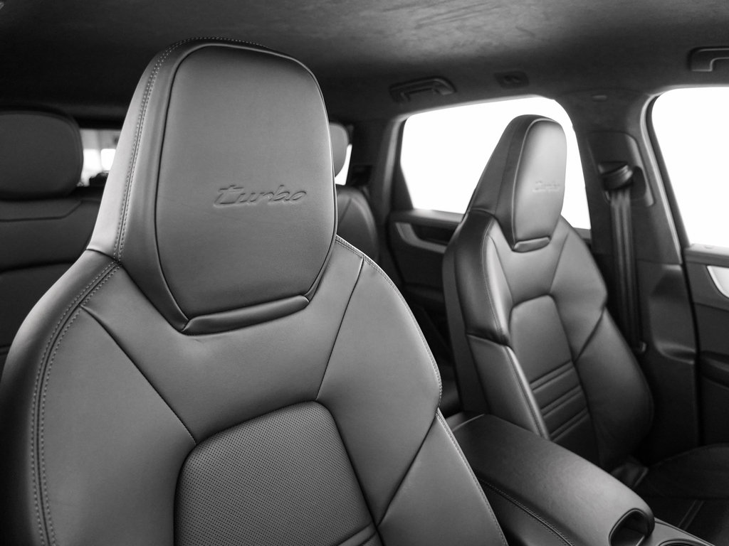 Used 2024 Porsche Cayenne Turbo AWD/4WD image 32