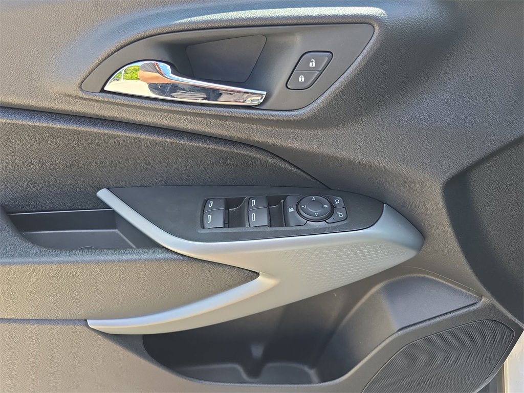 Used 2025 Chevrolet Trax LS image 24