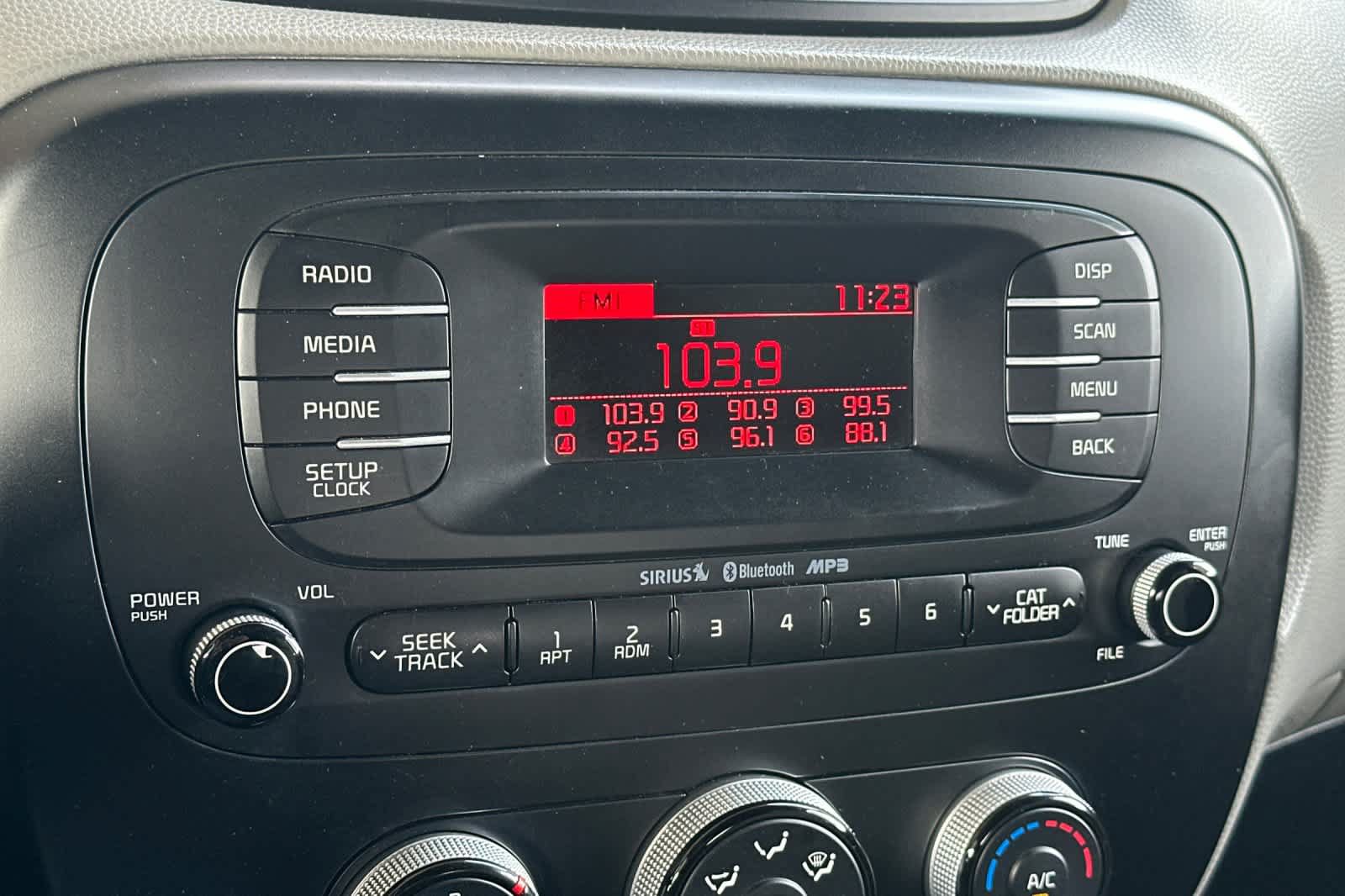 Used 2015 Kia Soul FWD image 19