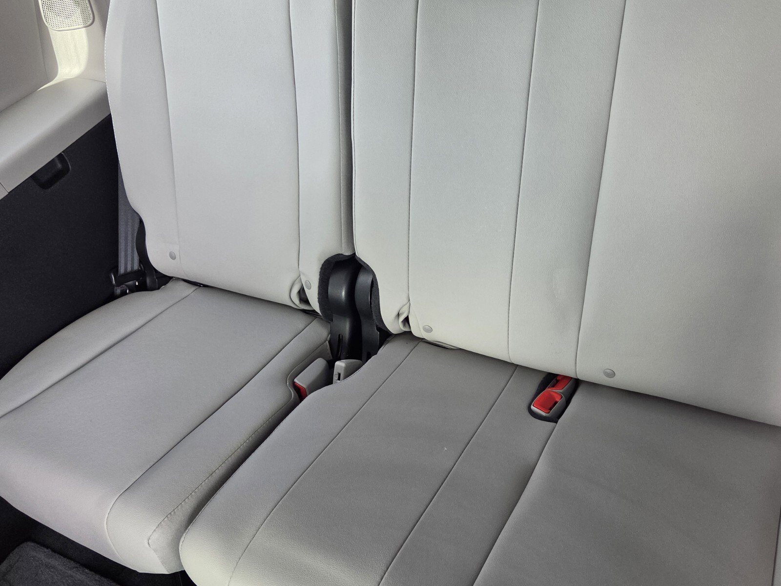 Used 2015 Toyota Sienna Limited image 6