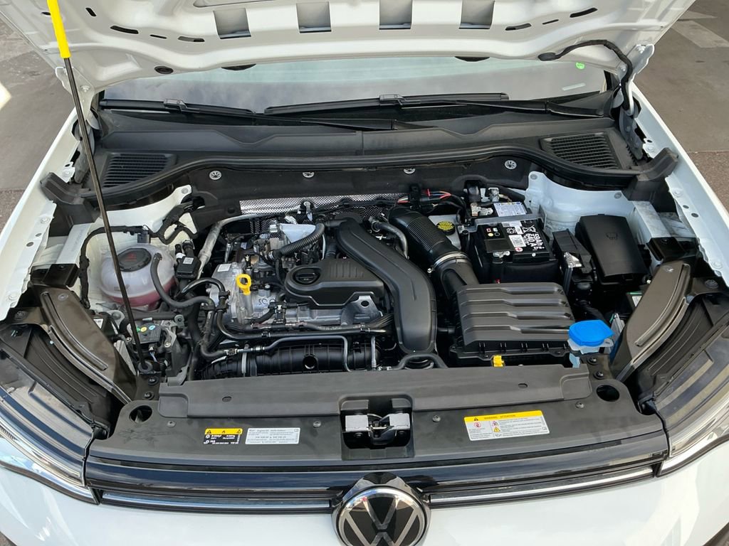 Certified 2025 Volkswagen Taos SE w/ Panoramic Sunroof Package image 25