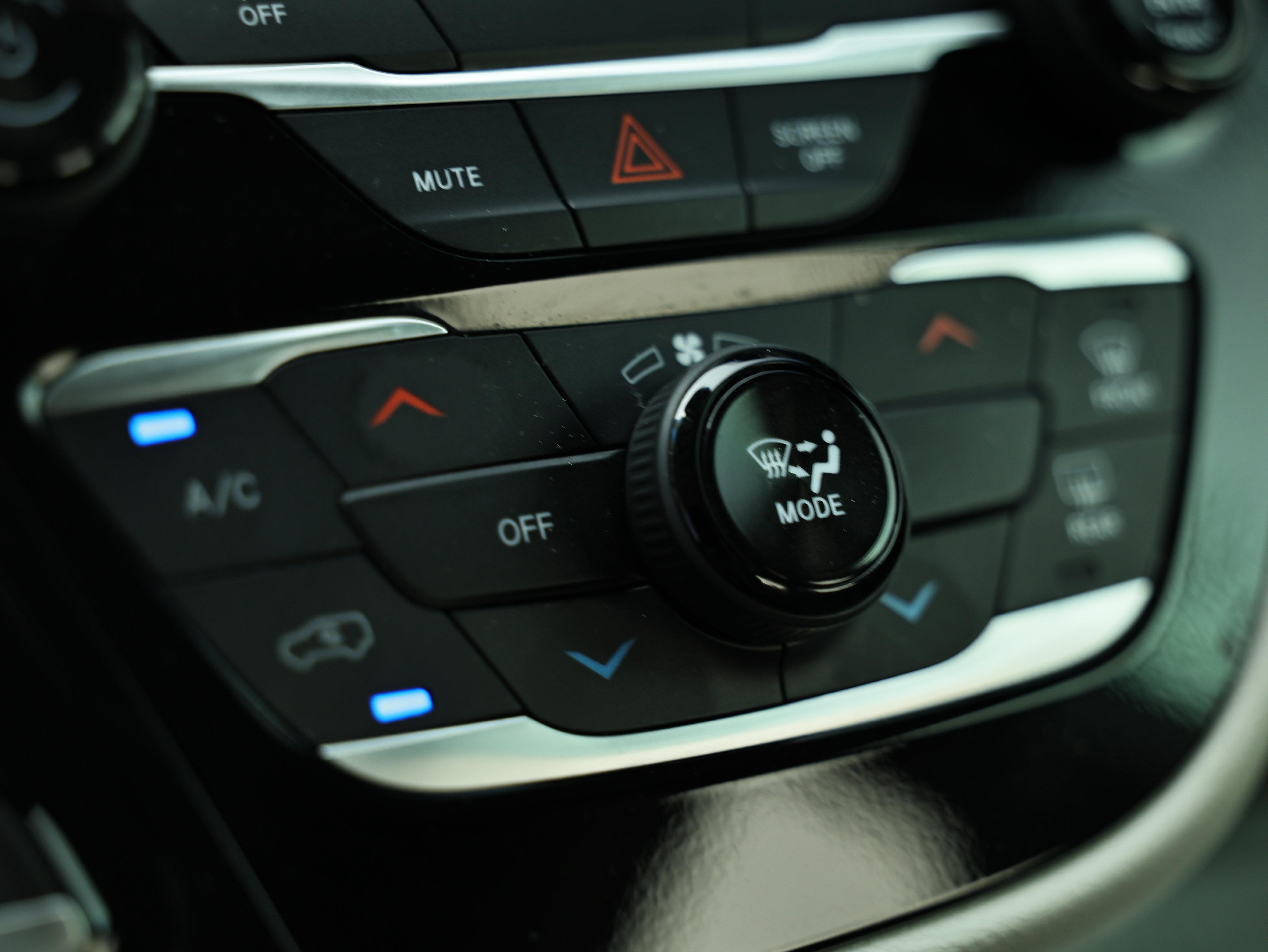 Used 2024 Chrysler Voyager LX FWD image 37
