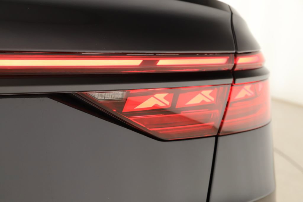 Certified 2024 Audi S8 image 30