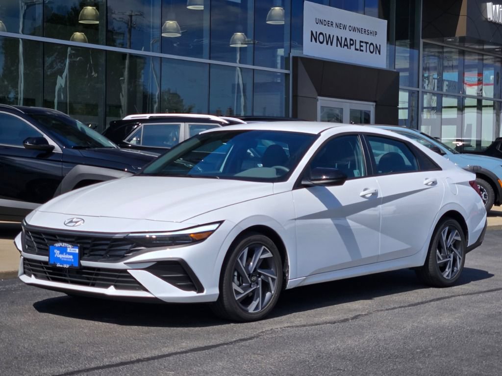 Certified 2025 Hyundai Elantra SEL FWD image 1