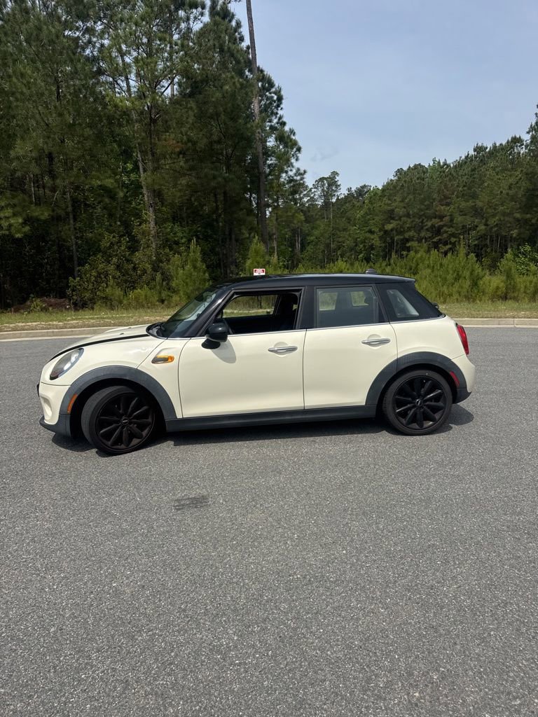 Used 2016 MINI Cooper 4-Door Hardtop image 2