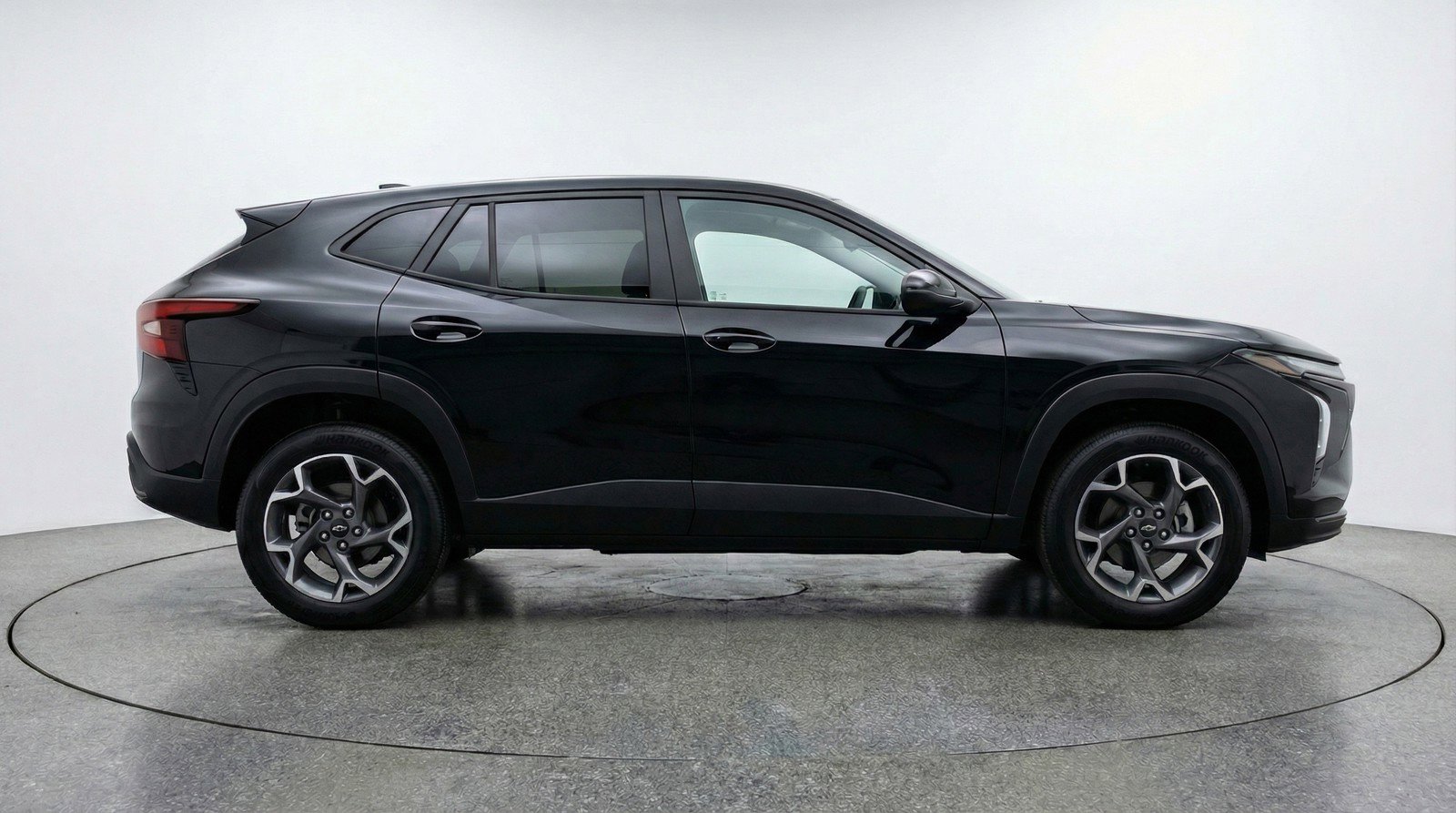 Used 2025 Chevrolet Trax LT w/ LT Convenience Package image 11