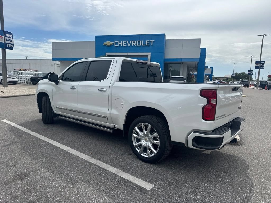 Used 2023 Chevrolet Silverado 1500 High Country w/ High Country Premium Package AWD/4WD image 3
