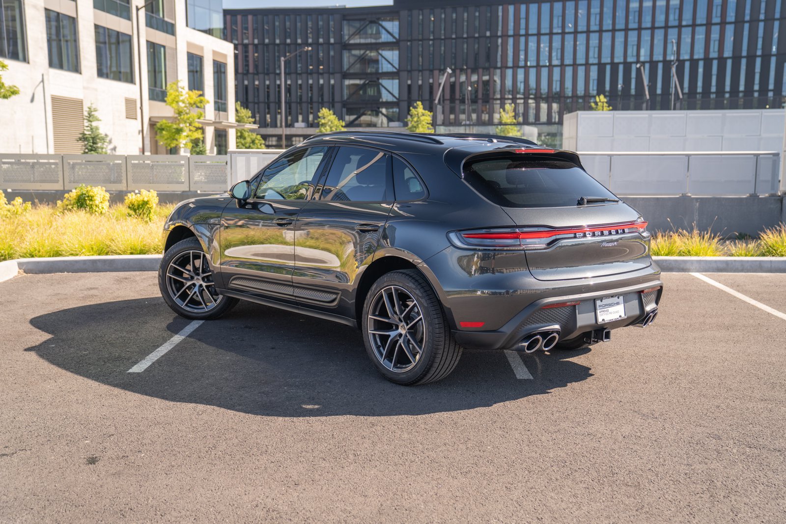 Certified 2026 Porsche Macan AWD/4WD image 3