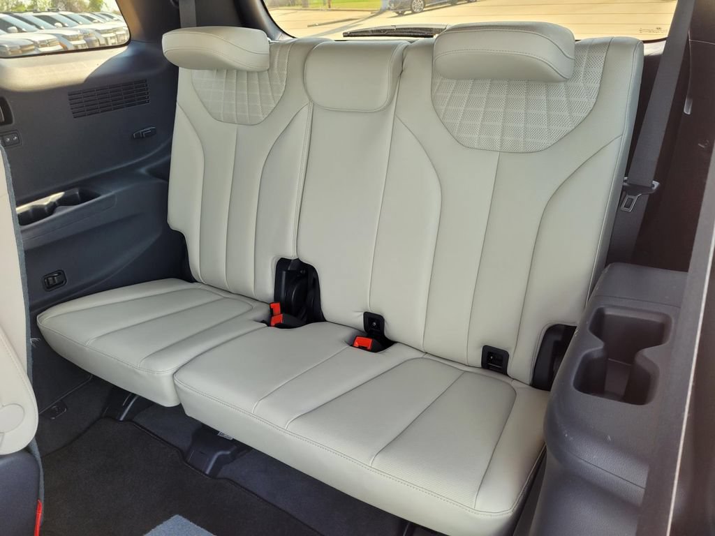 Used 2024 Hyundai Palisade Limited FWD image 14