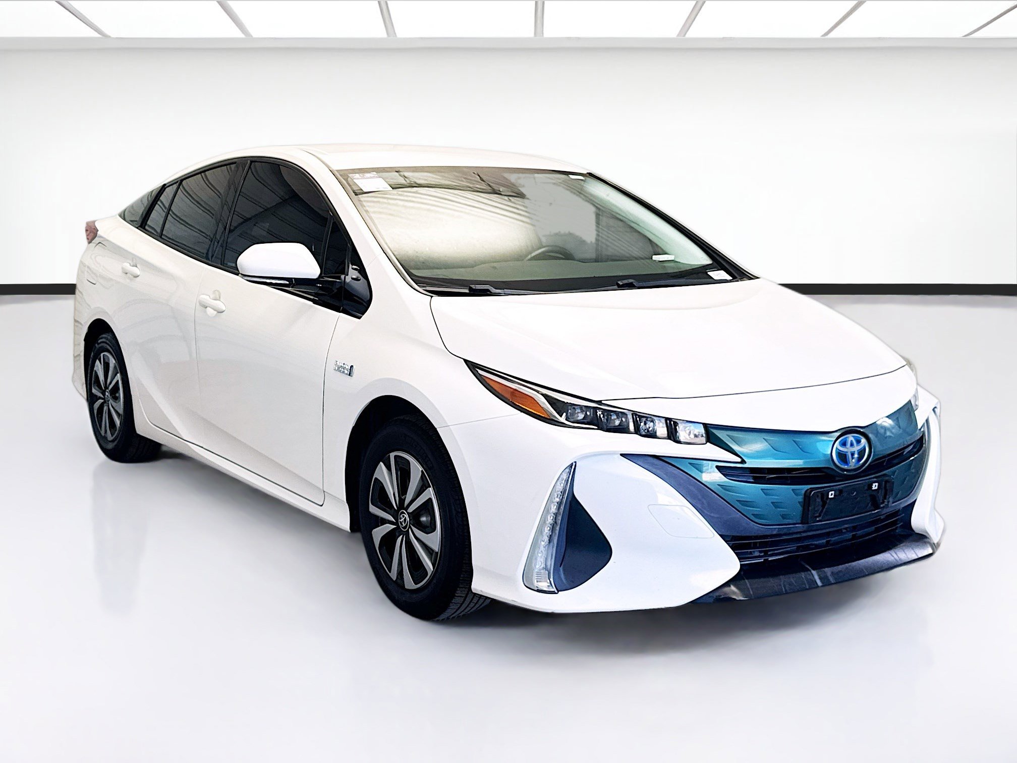 Used 2018 Toyota Prius Prime Premium image 3