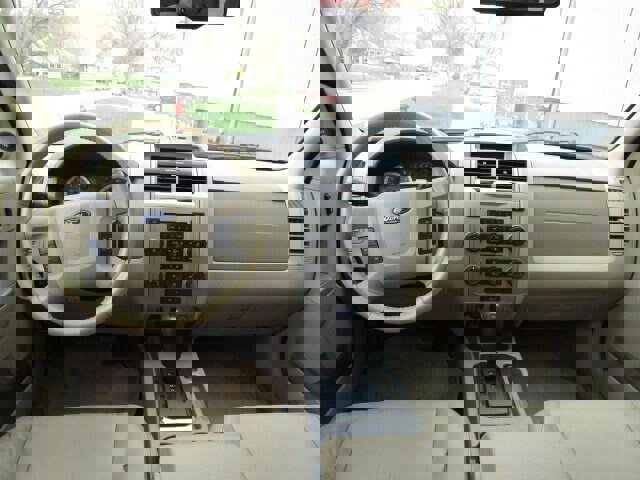 Used 2010 Ford Escape XLT image 11