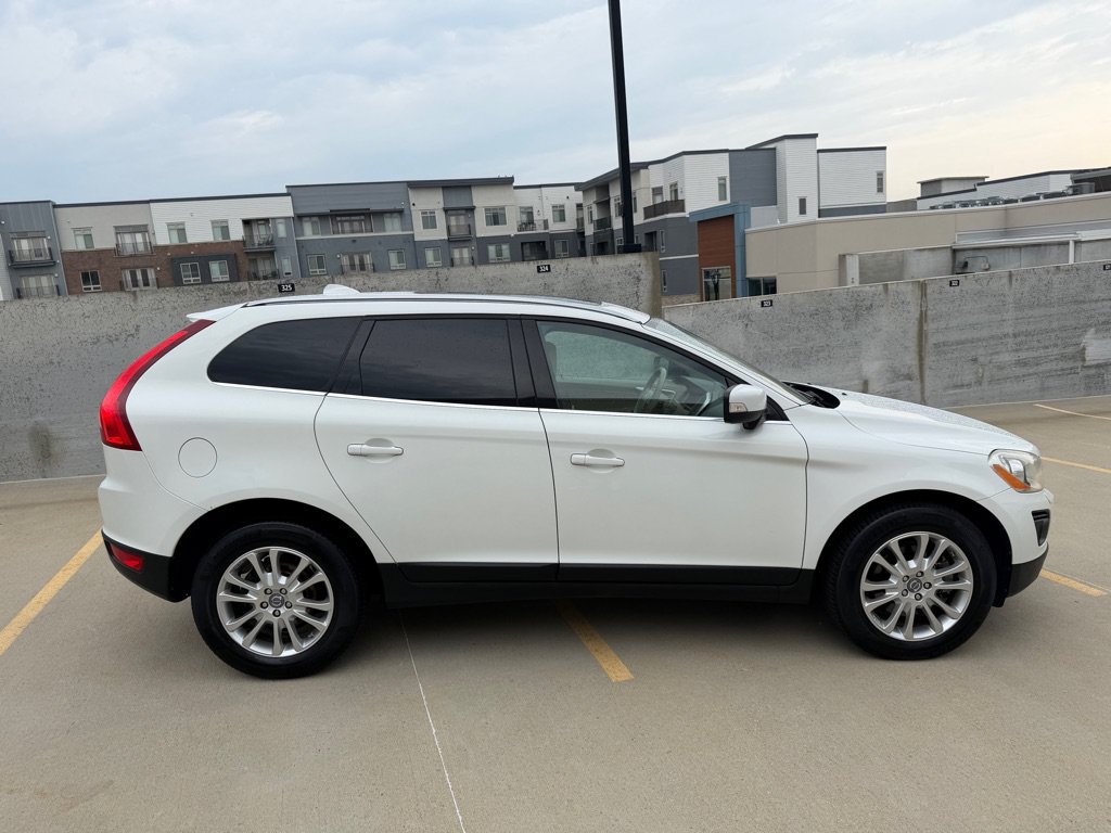 Used 2010 Volvo XC60 T6 AWD/4WD image 2
