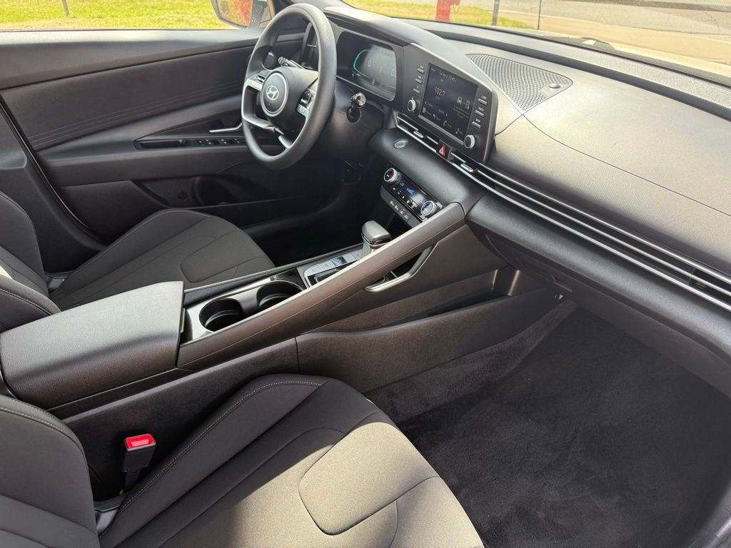 Used 2026 Hyundai Elantra Blue image 33