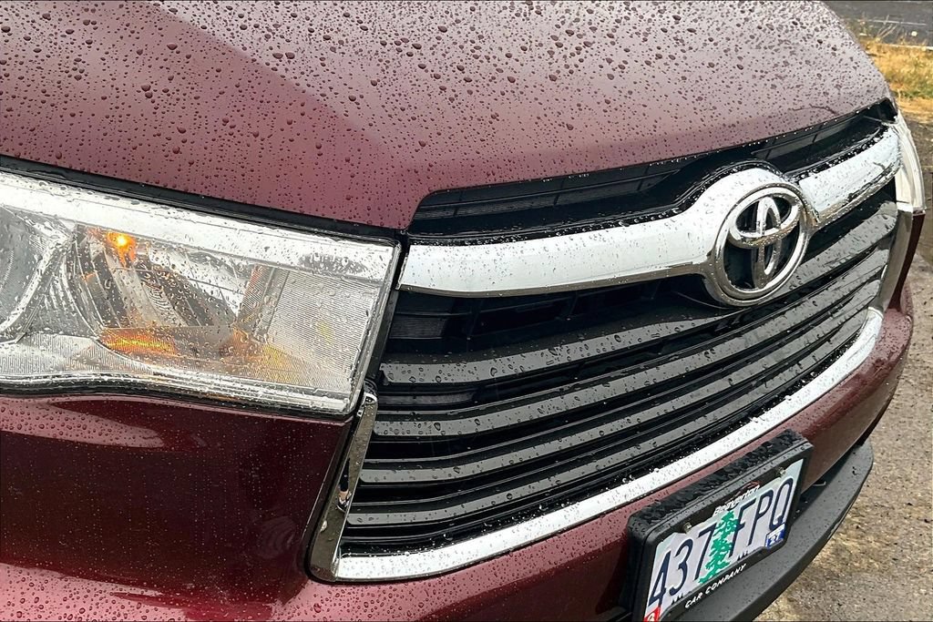Used 2014 Toyota Highlander LE FWD image 32