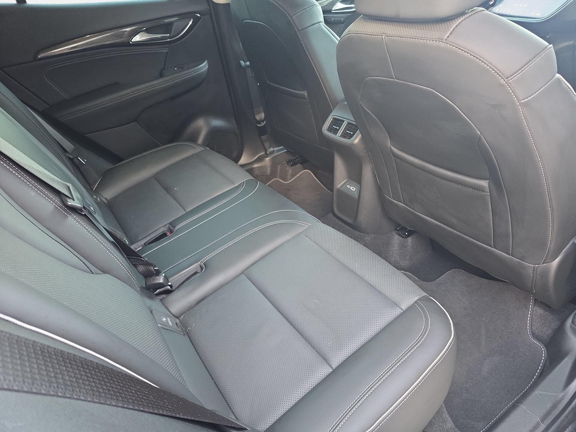 Used 2023 Buick Envision Essence FWD image 11