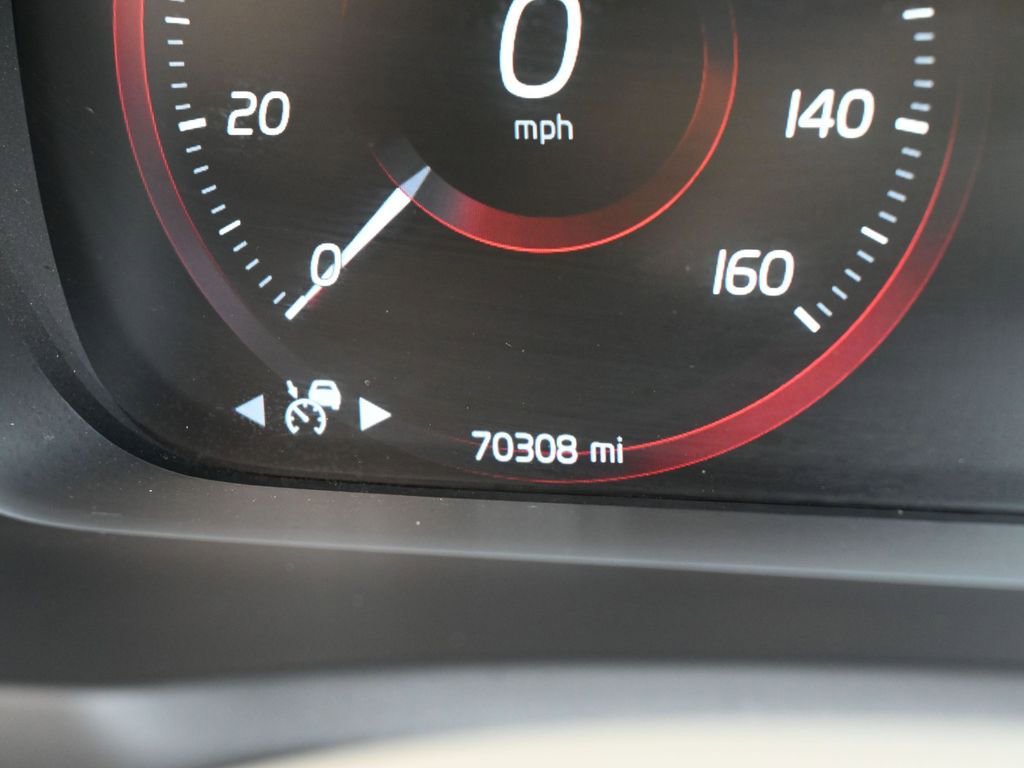 Used 2020 Volvo XC90 T5 Momentum w/ Protection Package Premier image 30
