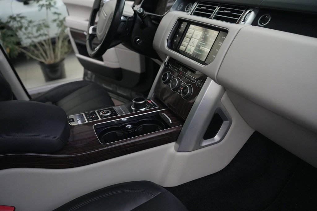 Used 2015 Land Rover Range Rover Supercharged image 38