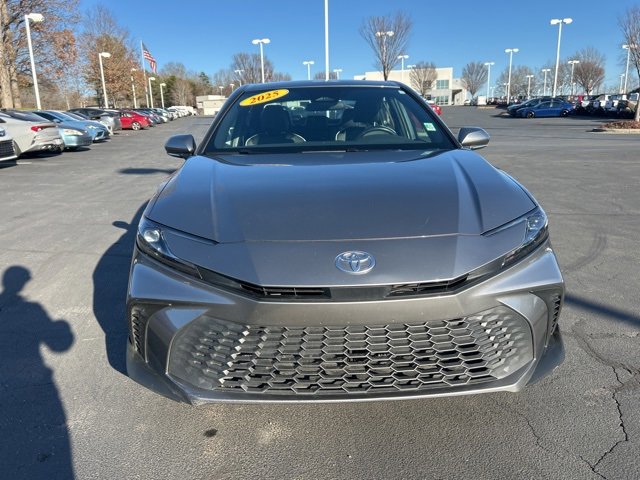 Used 2025 Toyota Camry SE image 2
