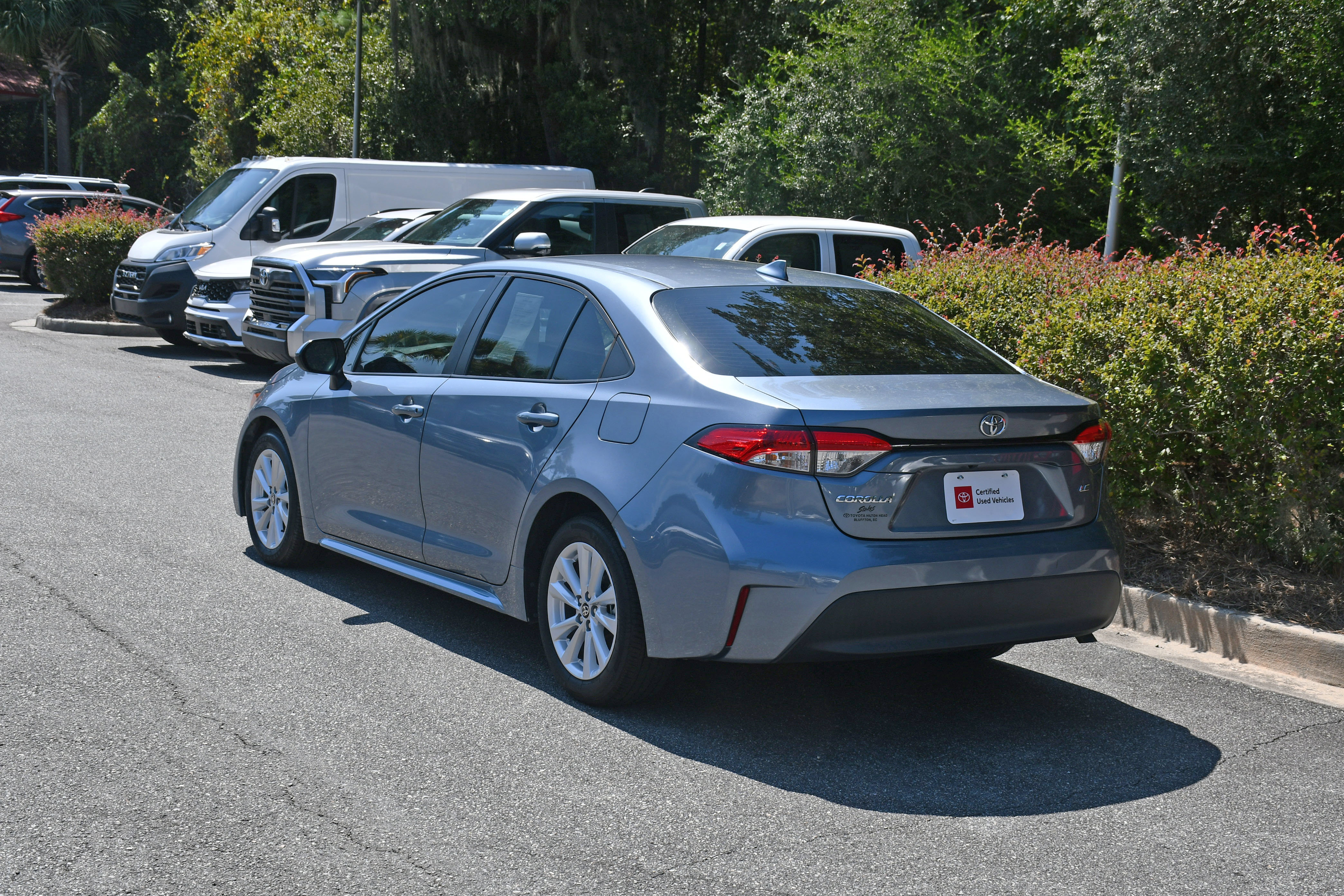 Used 2024 Toyota Corolla LE w/ LE Convenience Package FWD image 3