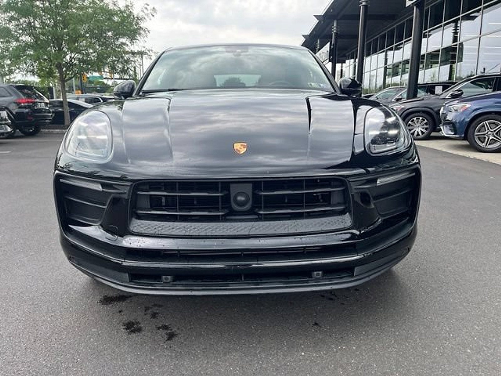 Used 2024 Porsche Macan AWD/4WD image 2