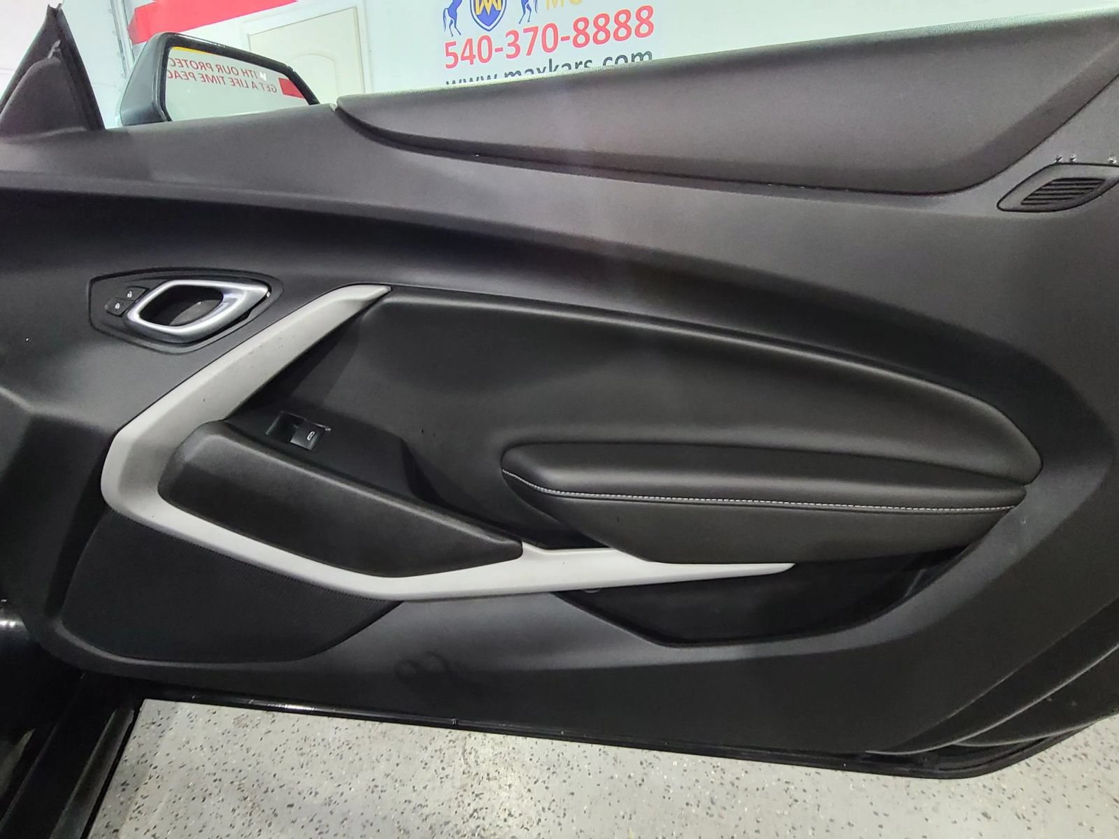 Used 2020 Chevrolet Camaro LT RWD image 26