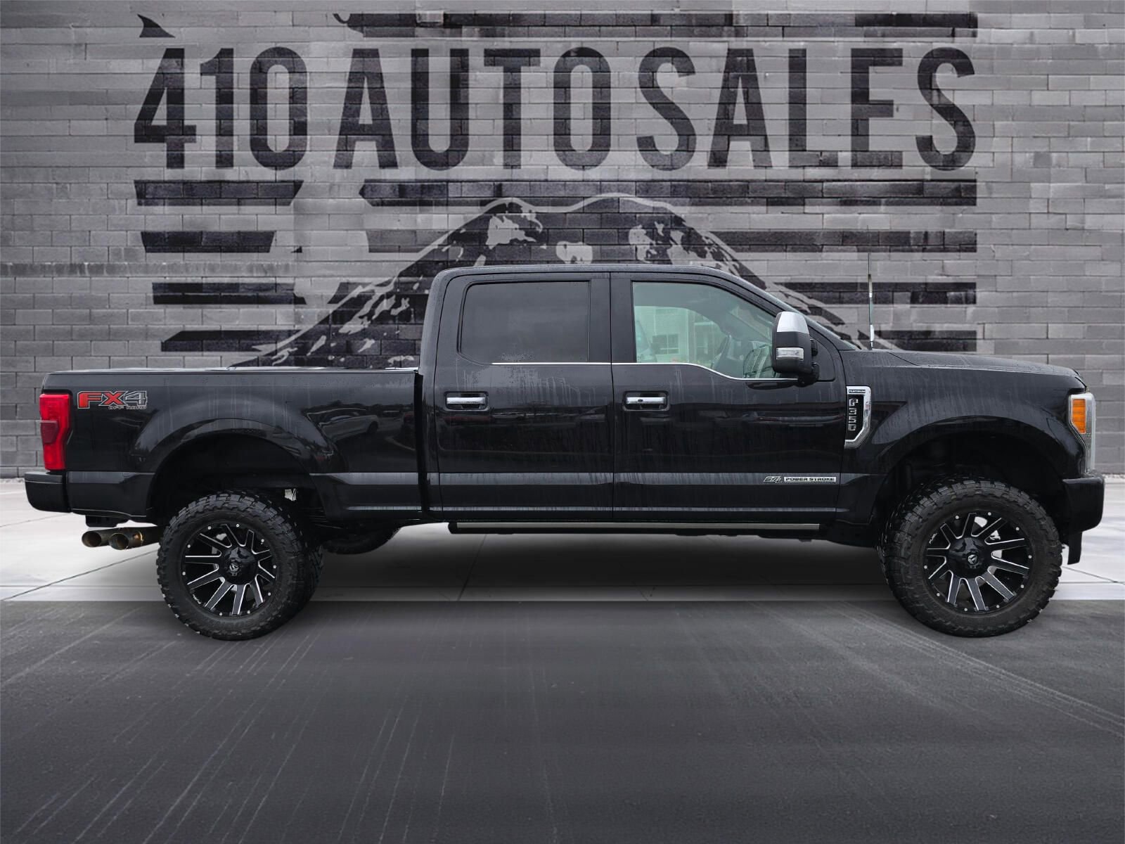 Used 2019 Ford F350 Platinum w/ Platinum Ultimate Package image 2