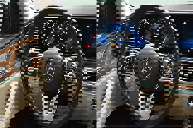 Used 2023 Mercedes-Benz GLE 350 4MATIC w/ AMG Line Exterior image 16