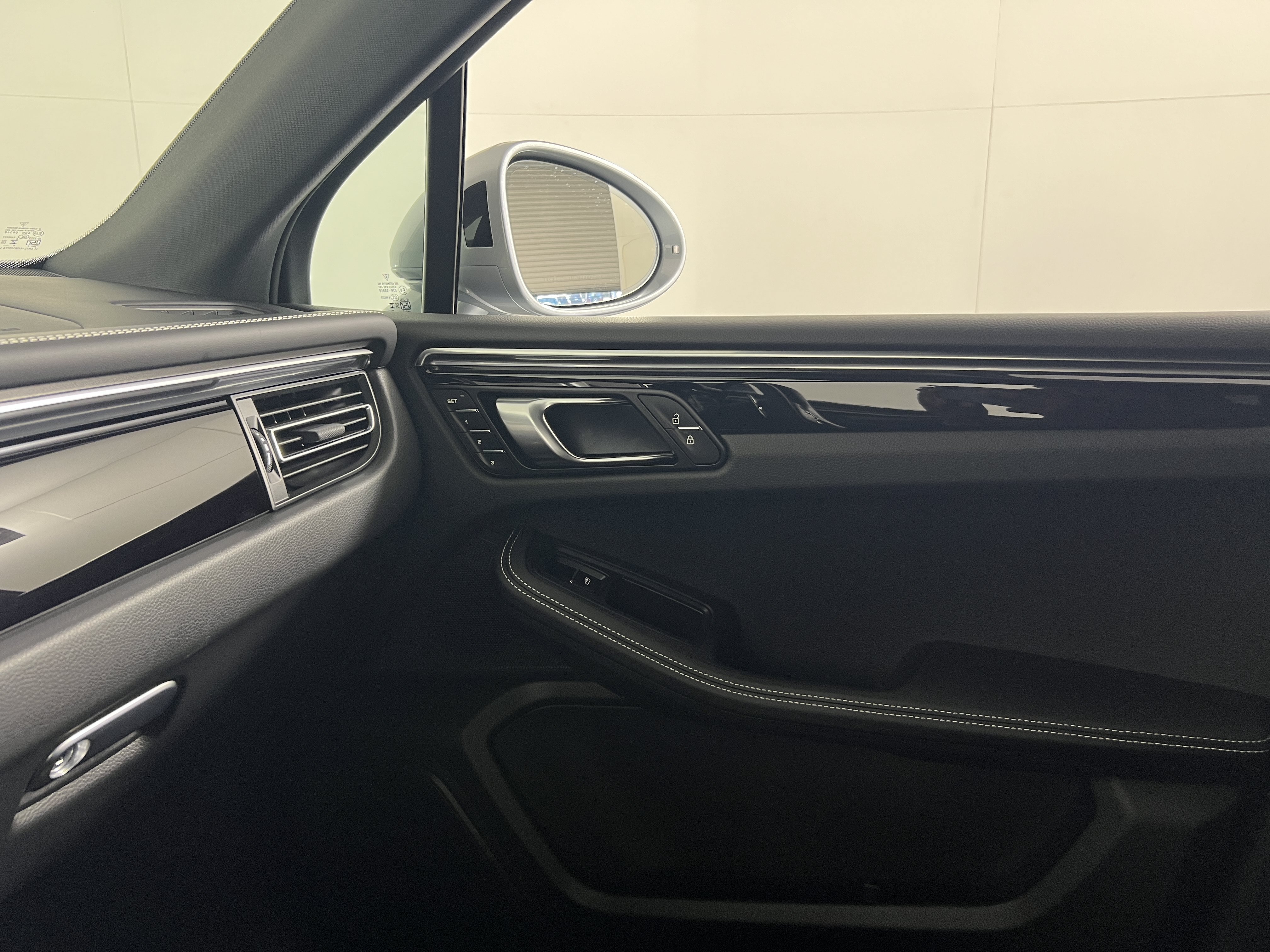Certified 2026 Porsche Macan S AWD/4WD image 14