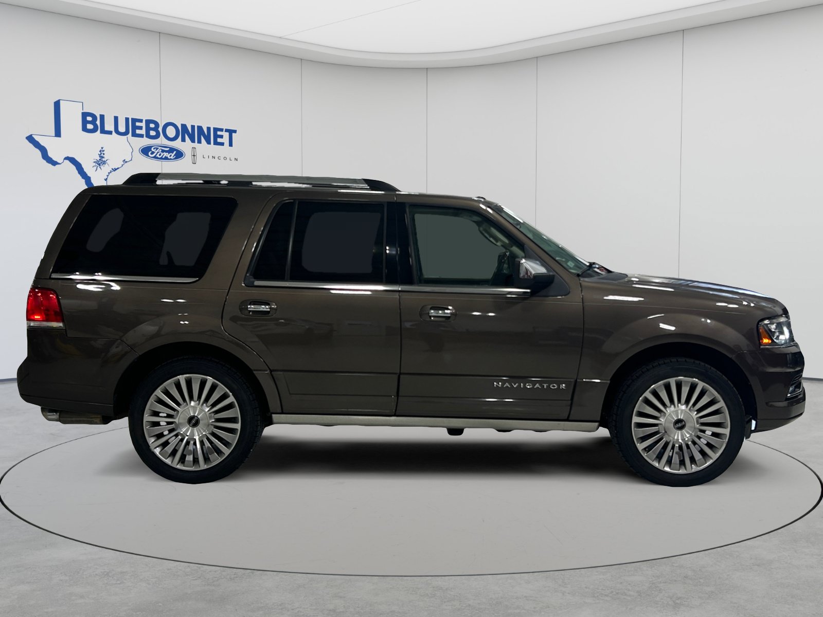 Used 2015 Lincoln Navigator 2WD w/ Equipment Group 101A Reserve image 4