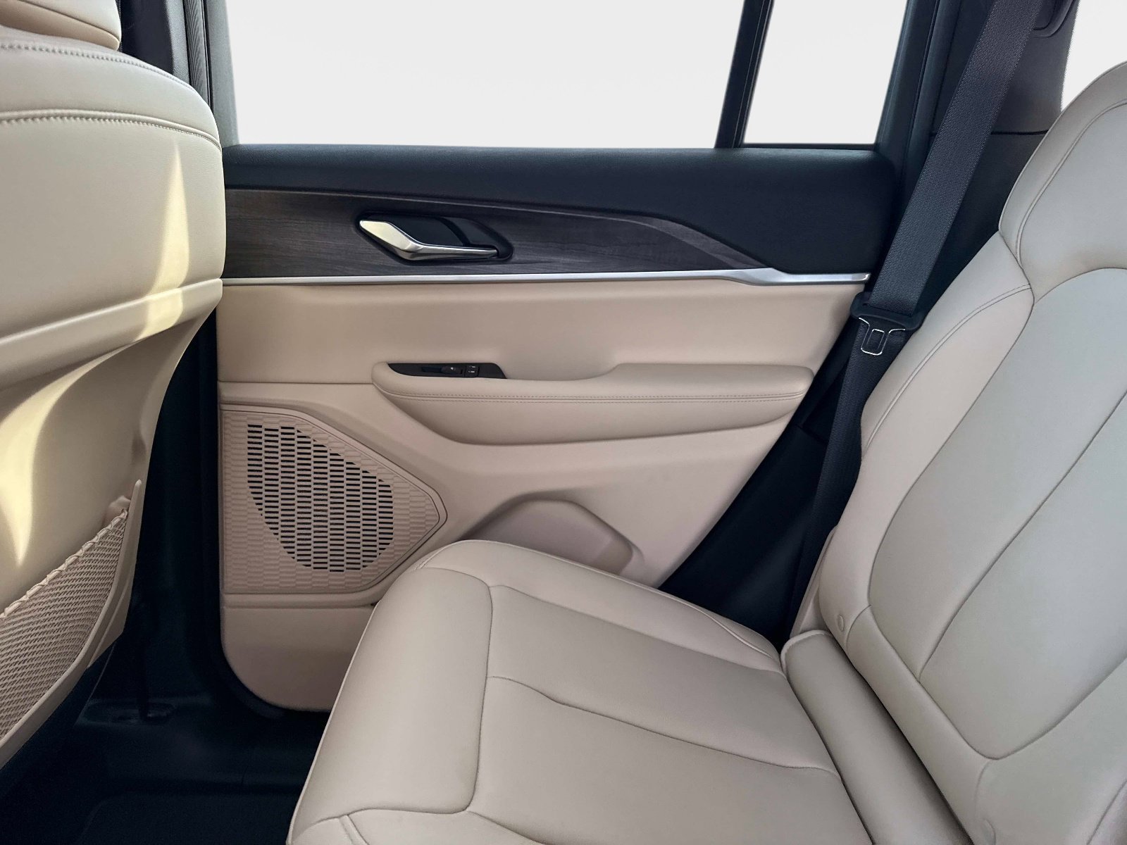 New 2025 Jeep Grand Cherokee Limited AWD/4WD image 16