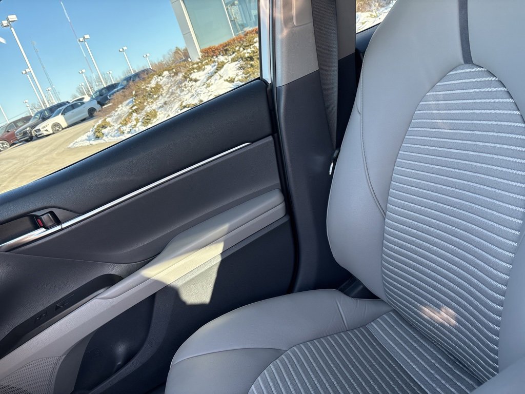 Used 2023 Toyota Camry SE w/ Cold Weather Package image 31