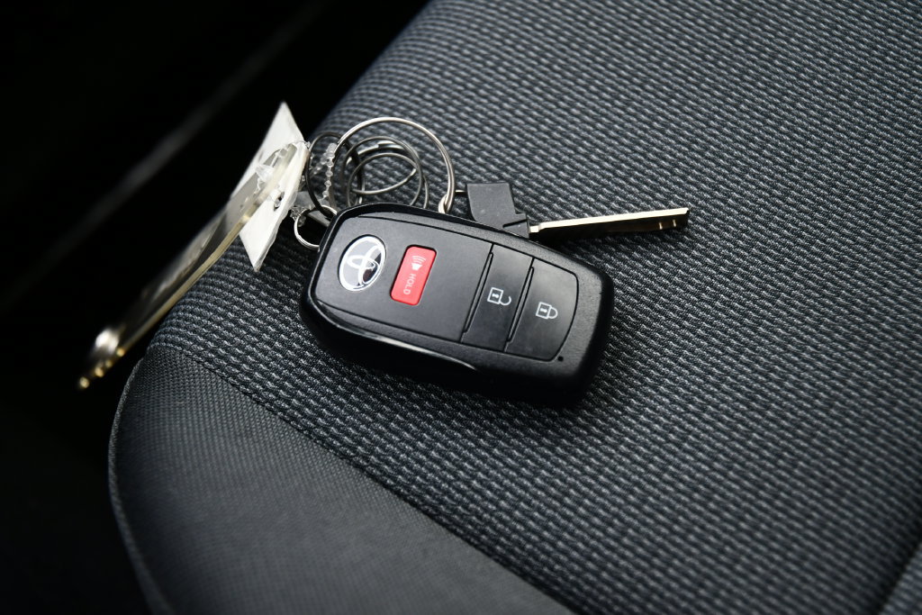 Used 2024 Toyota Prius LE FWD image 18