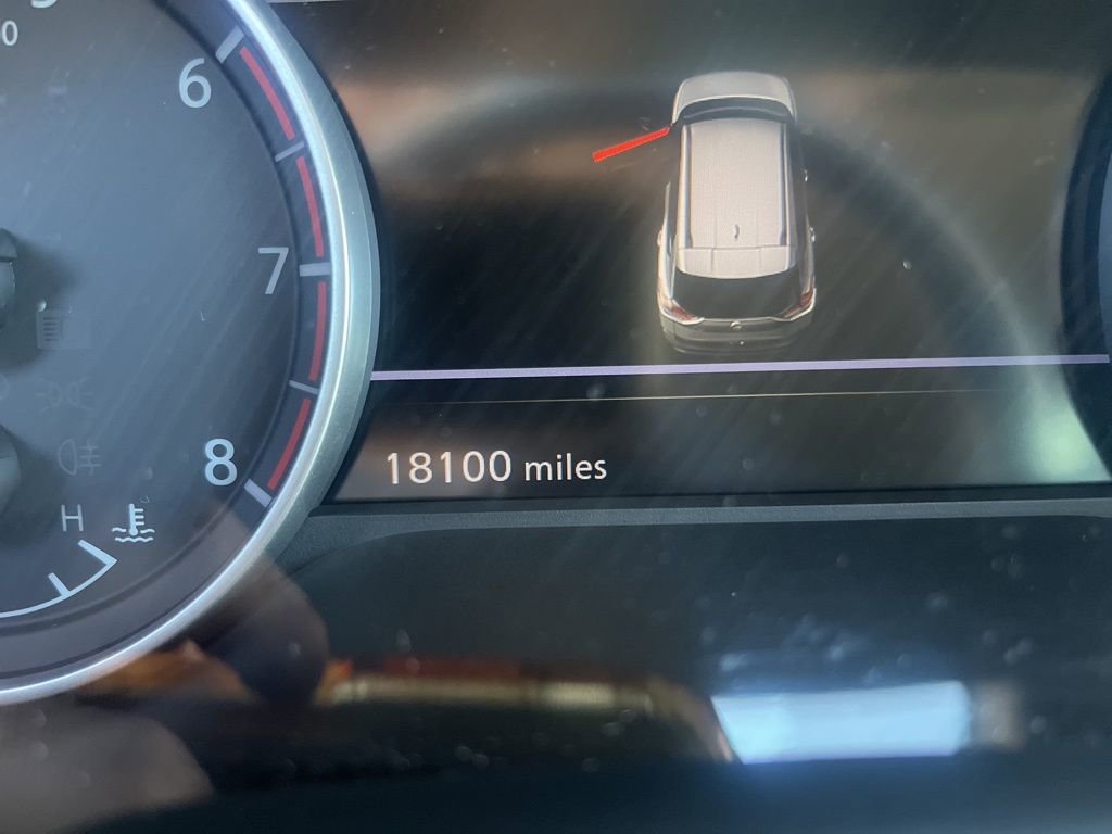 Used 2023 Nissan Rogue SV image 2