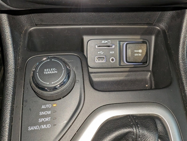 Used 2017 Jeep Cherokee Overland w/ Technology Group image 48