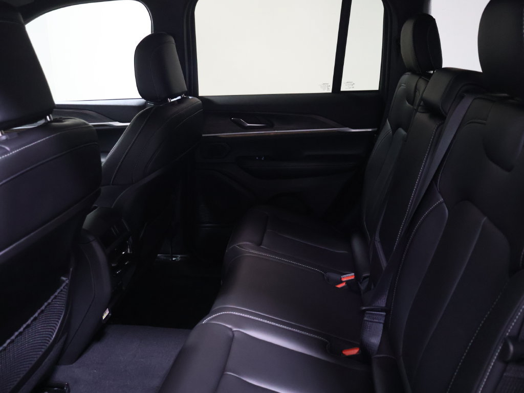 New 2027 Jeep Grand Cherokee Limited AWD/4WD image 11