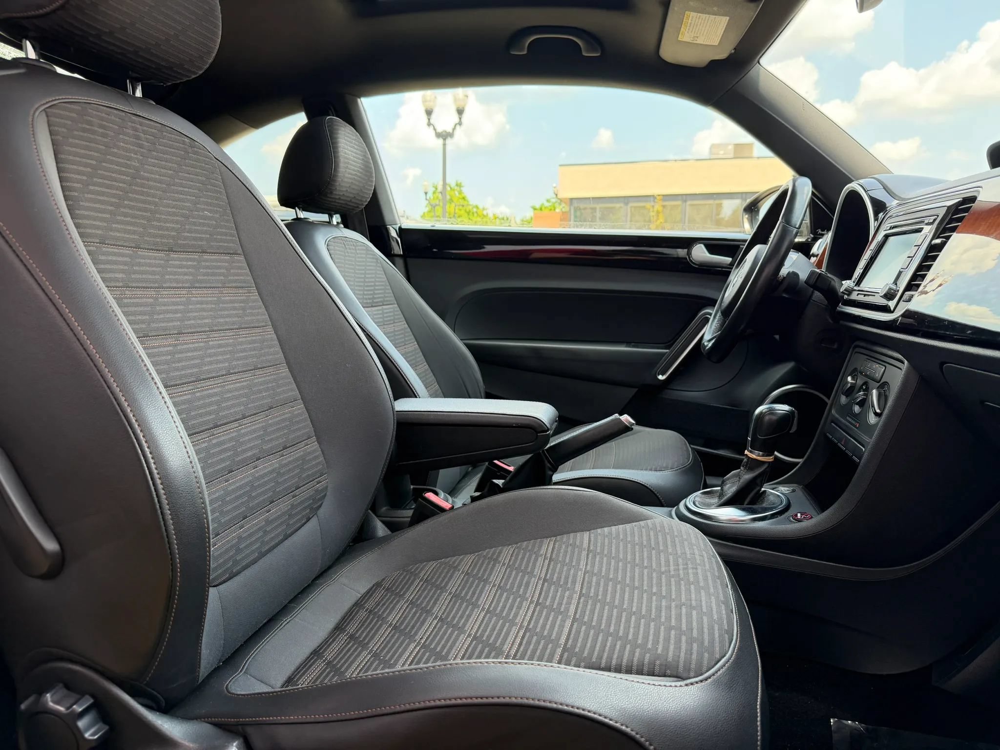 Used 2013 Volkswagen Beetle Turbo FWD image 13