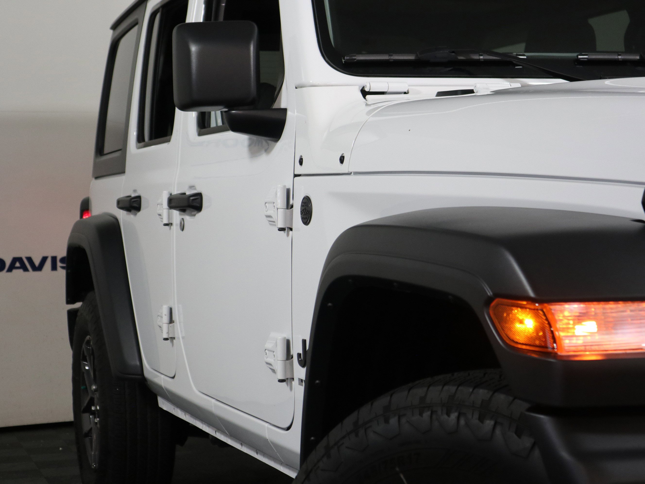 Used 2025 Jeep Wrangler Unlimited Sport AWD/4WD image 3