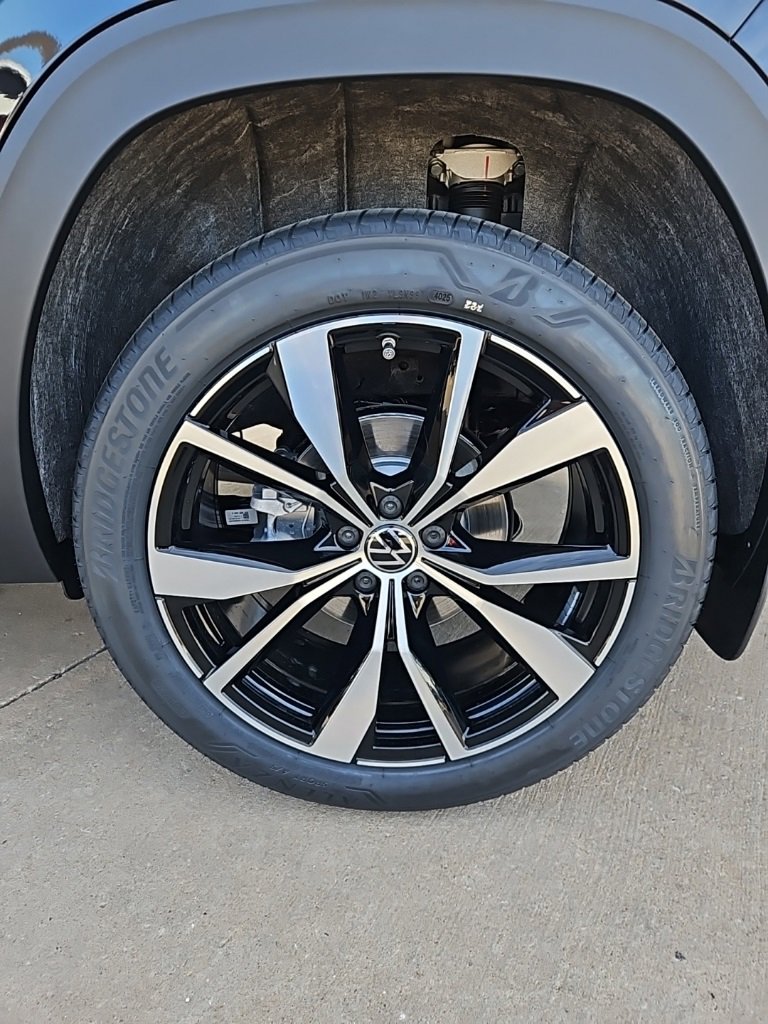 New 2026 Volkswagen Atlas Cross Sport SEL Premium R-Line image 9