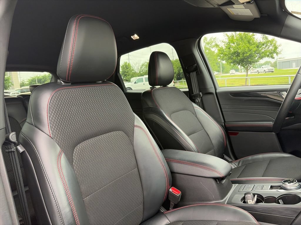 Used 2025 Ford Escape ST-Line FWD image 31