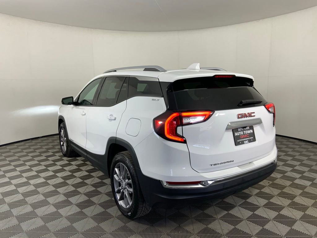 Used 2024 GMC Terrain SLT FWD image 8