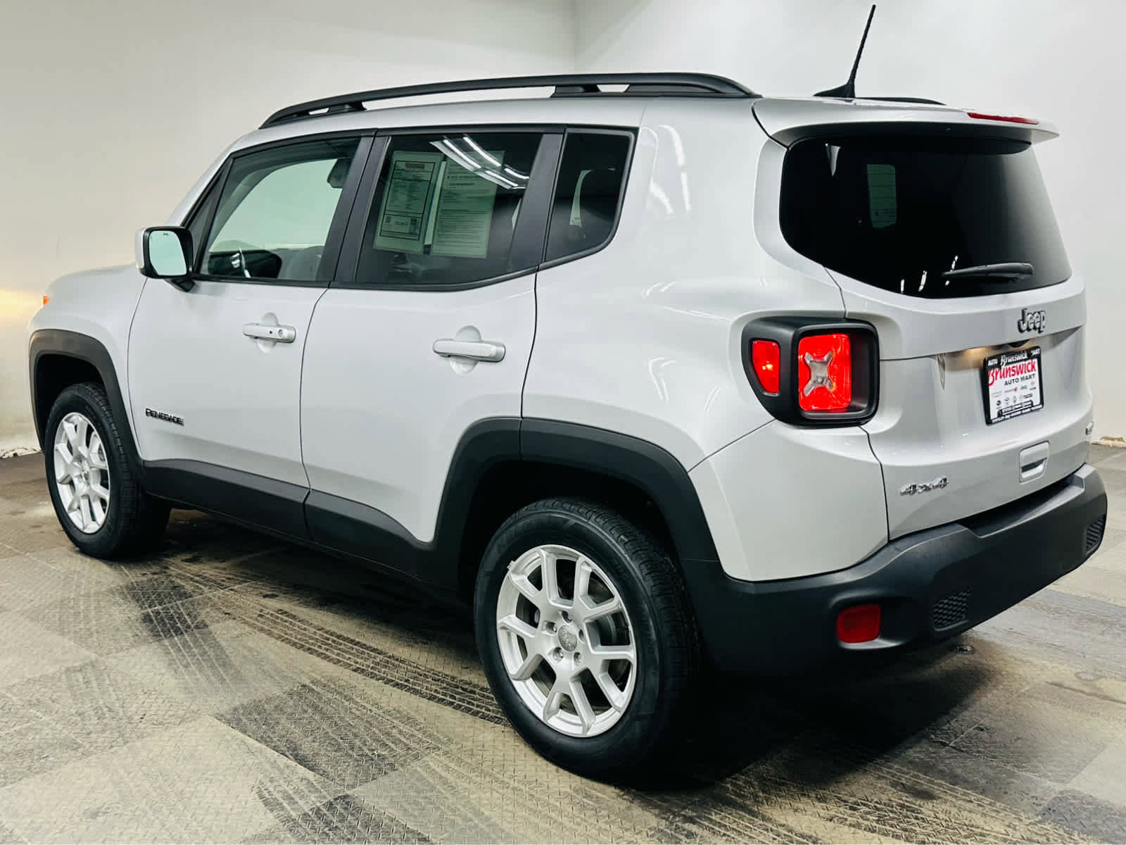 Certified 2021 Jeep Renegade Latitude AWD/4WD image 4
