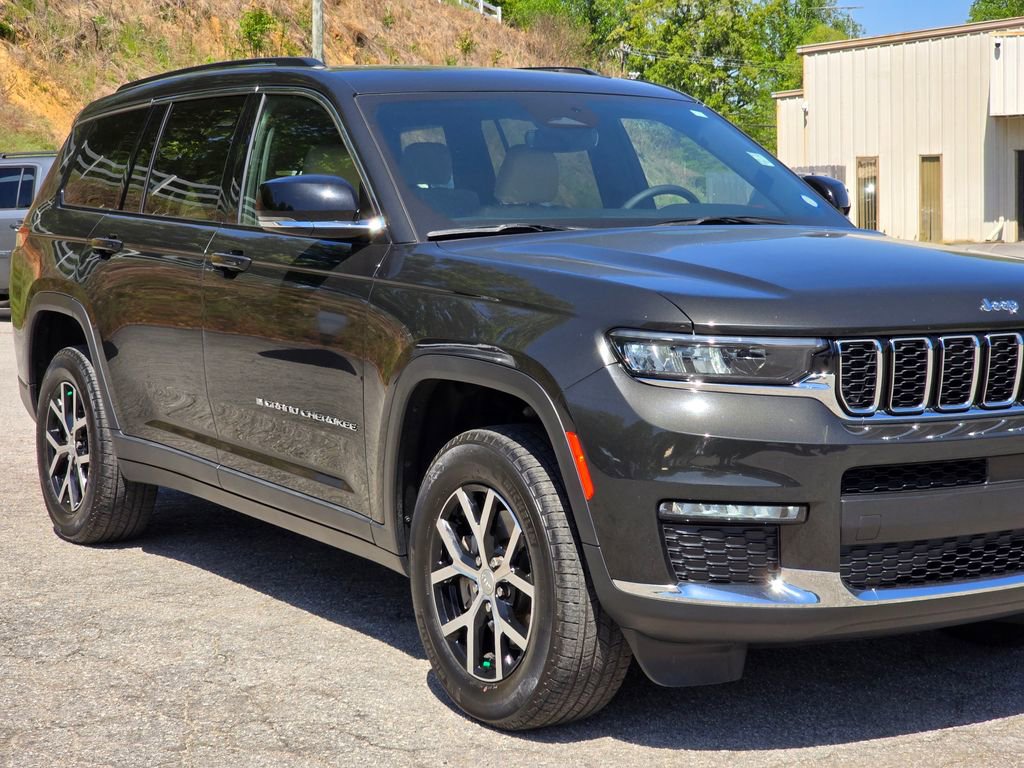 Used 2023 Jeep Grand Cherokee L Limited AWD/4WD image 49