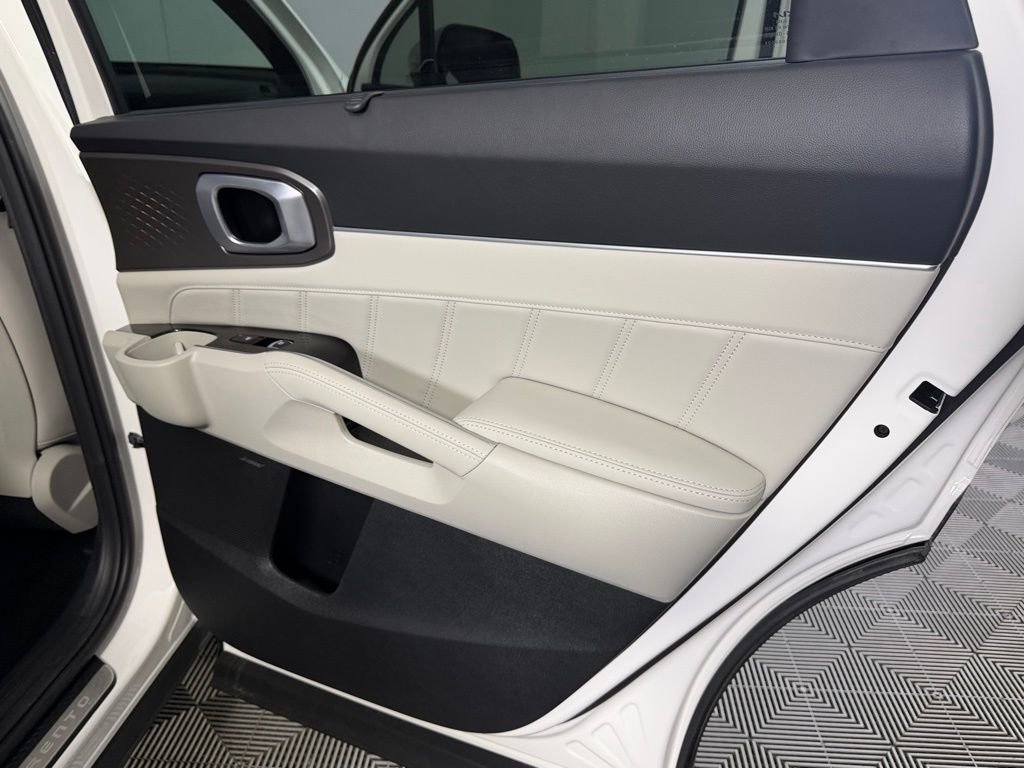 Used 2025 Kia Sorento SX Prestige image 30