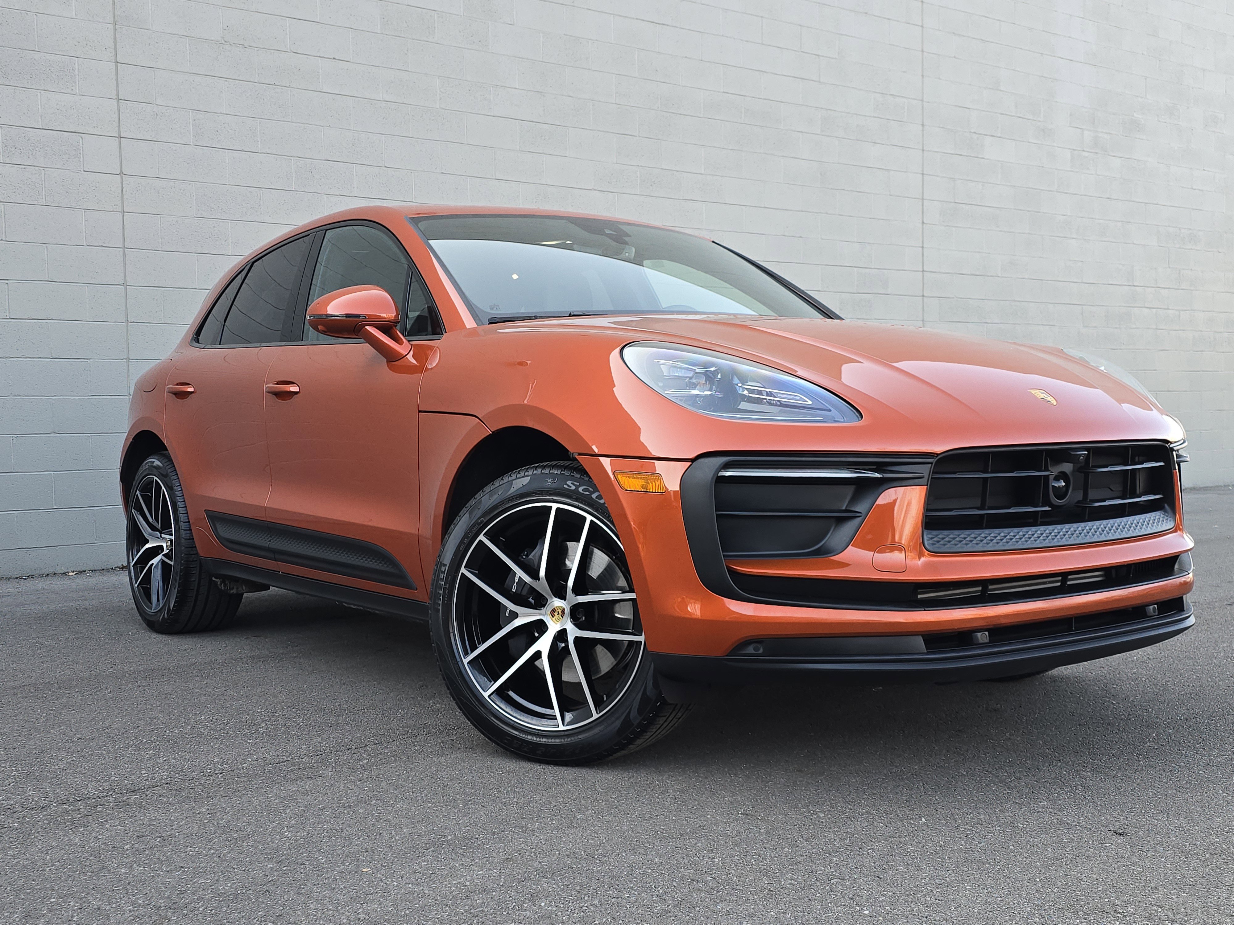 Certified 2025 Porsche Macan image 7