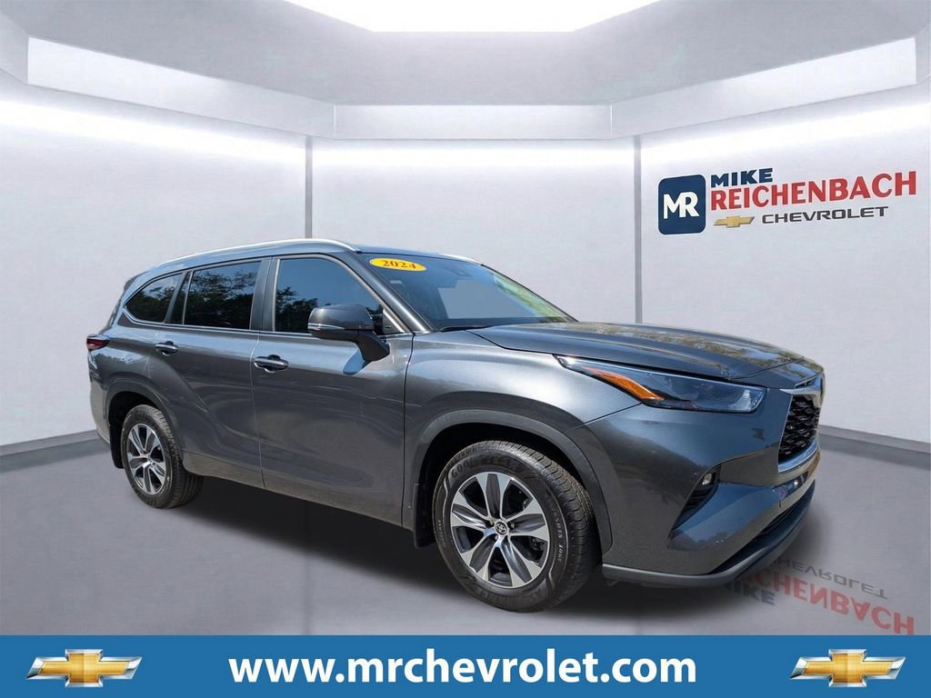 Used 2024 Toyota Highlander XLE FWD video 1