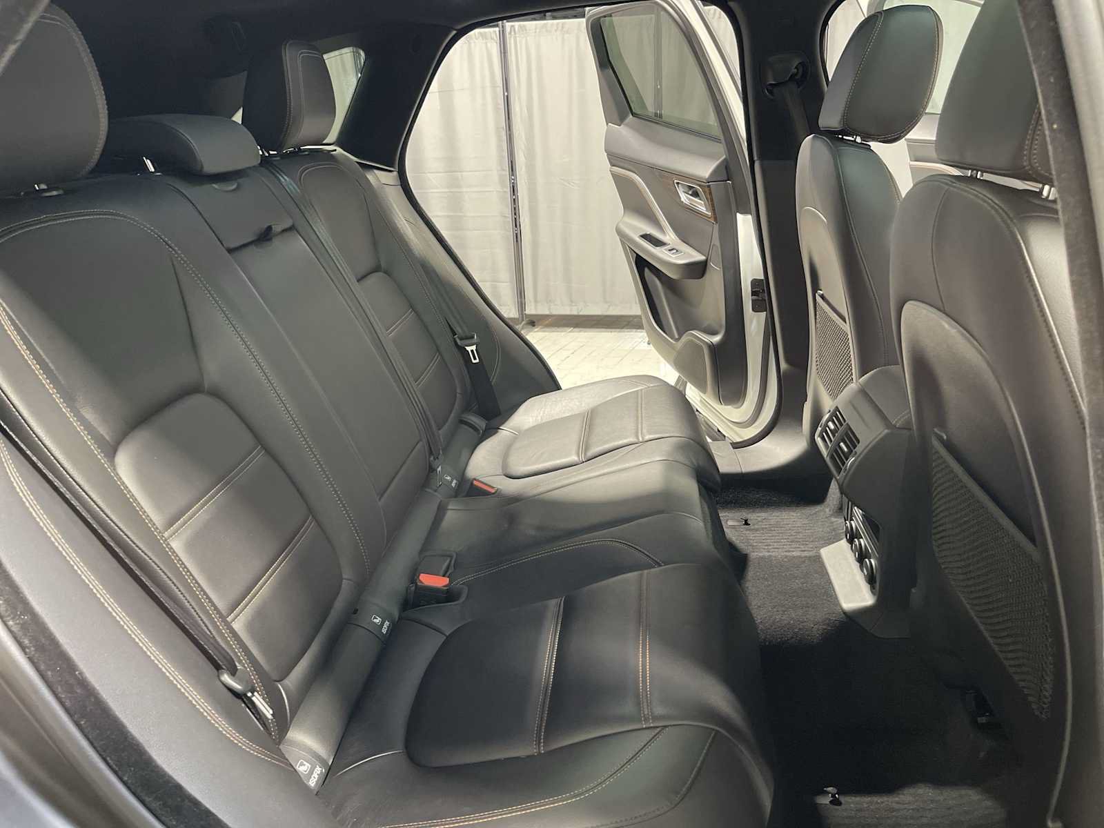 Used 2018 Jaguar F-PACE Prestige AWD/4WD image 13