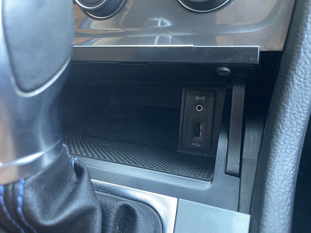 Used 2016 Volkswagen e-Golf SE w/ DC Fast Charging Package image 31