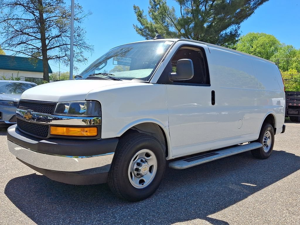 Used 2024 Chevrolet Express 2500 w/ Driver Convenience Package RWD image 3
